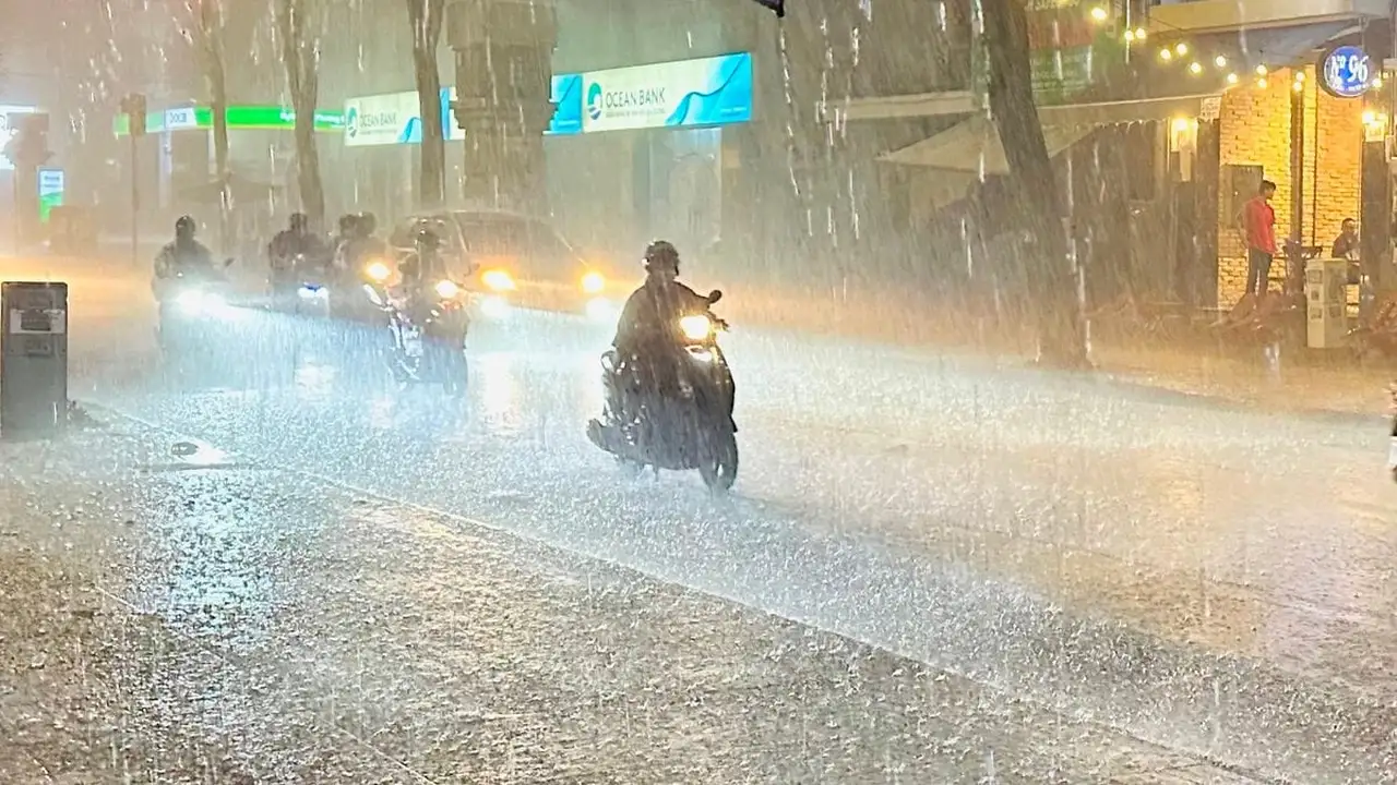تحذيرات من أمطار غزيرة في الشمال مع طقس حار ليوم 18 يوليو